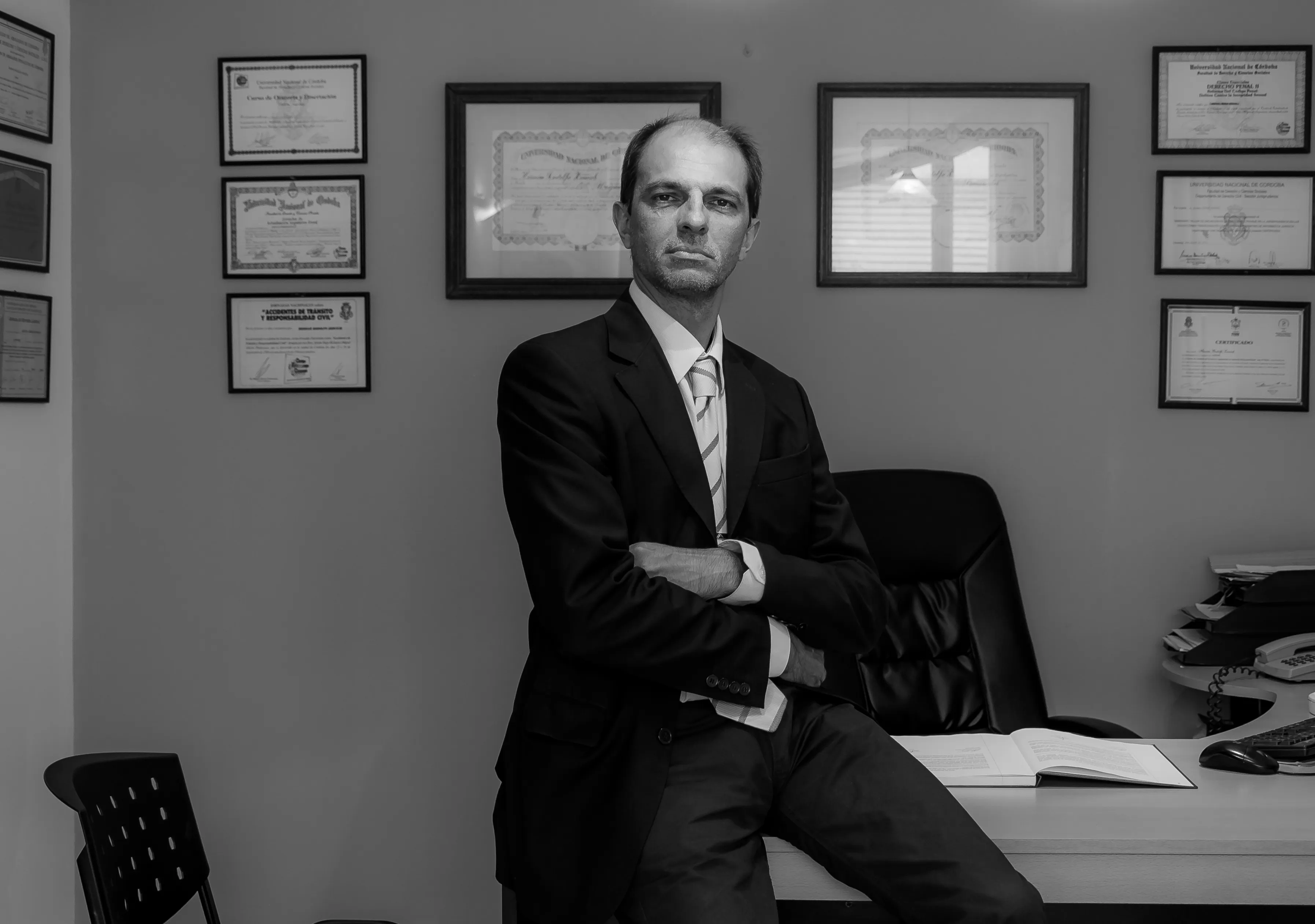 Retrato del abogado en su oficina